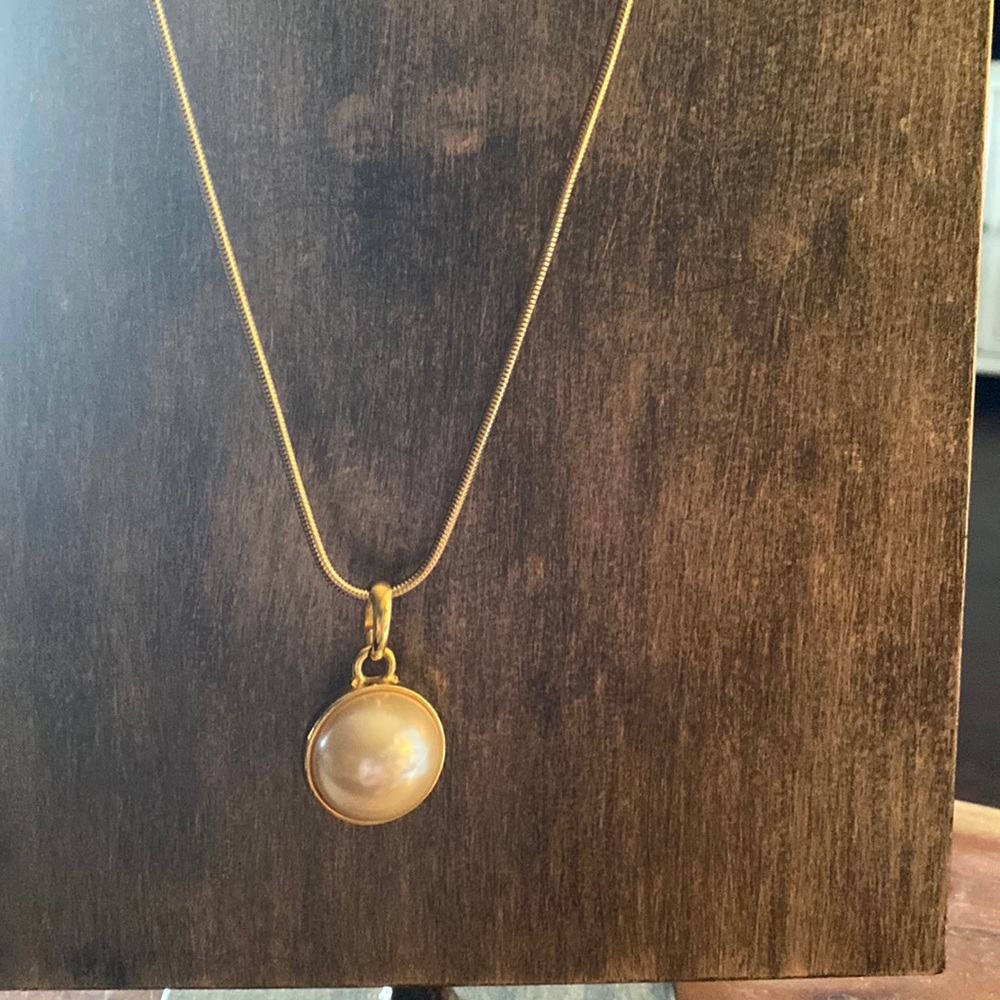 The RETRO Look 😃- Long gated pearl necklace chain is 17 1/2 in long.